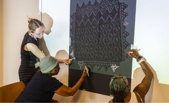 Participants tracking lace designs