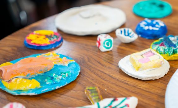 Ceramic painted miniatures of food including fish and chips and a slice of Battenburg cake